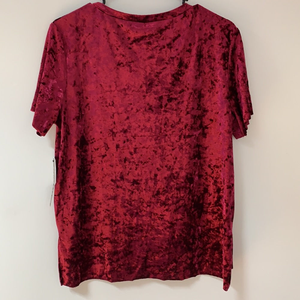 Design Lab Velvet Red HighLow T-shirt - Picture 7 of 9